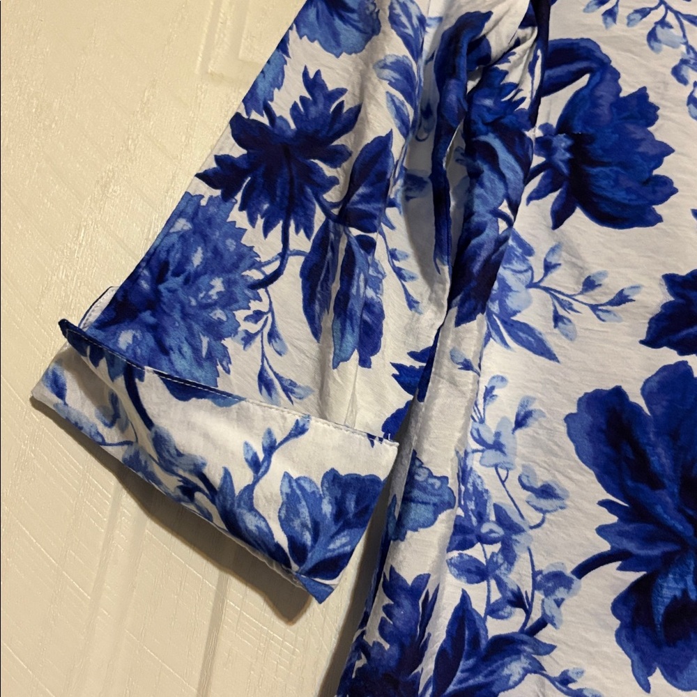 Sara Michelle White and Blue Floral Button-Down Shirt - Picture 4 of 6